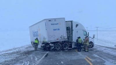 VIDEO: Jackknifed Amazon semi blocks part of I.